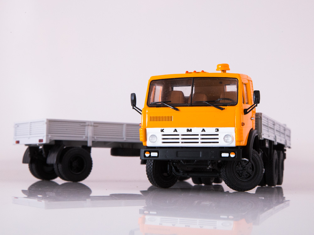 игрушка -масштабная модель камаз-53212 с прицепом гкб-8350 в мягкой упаковке